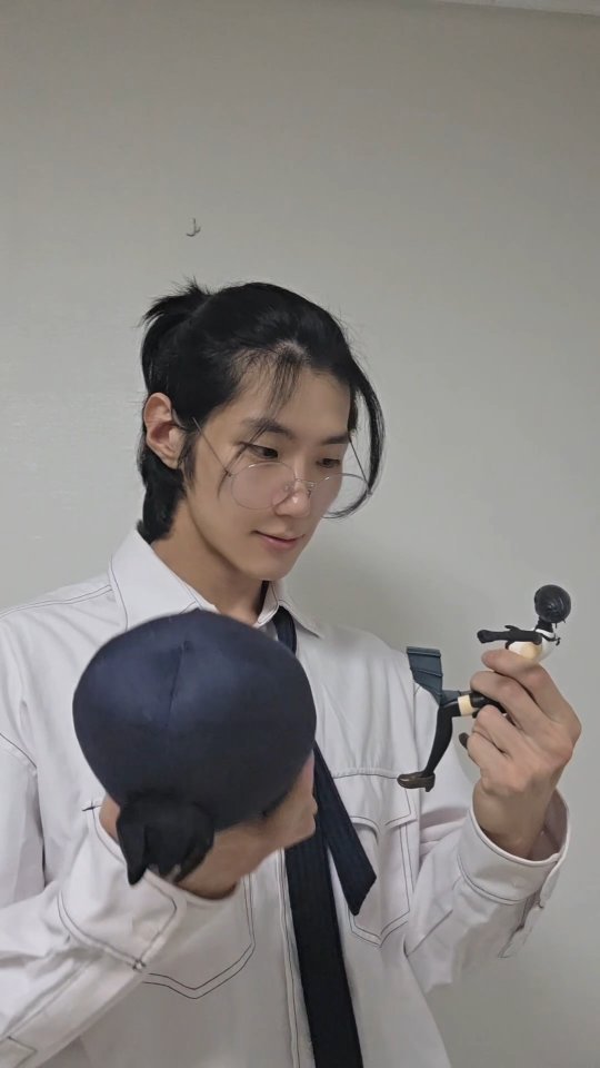 qkrgktkxks 게시물 이미지: 자 인사해 폭발의악마야