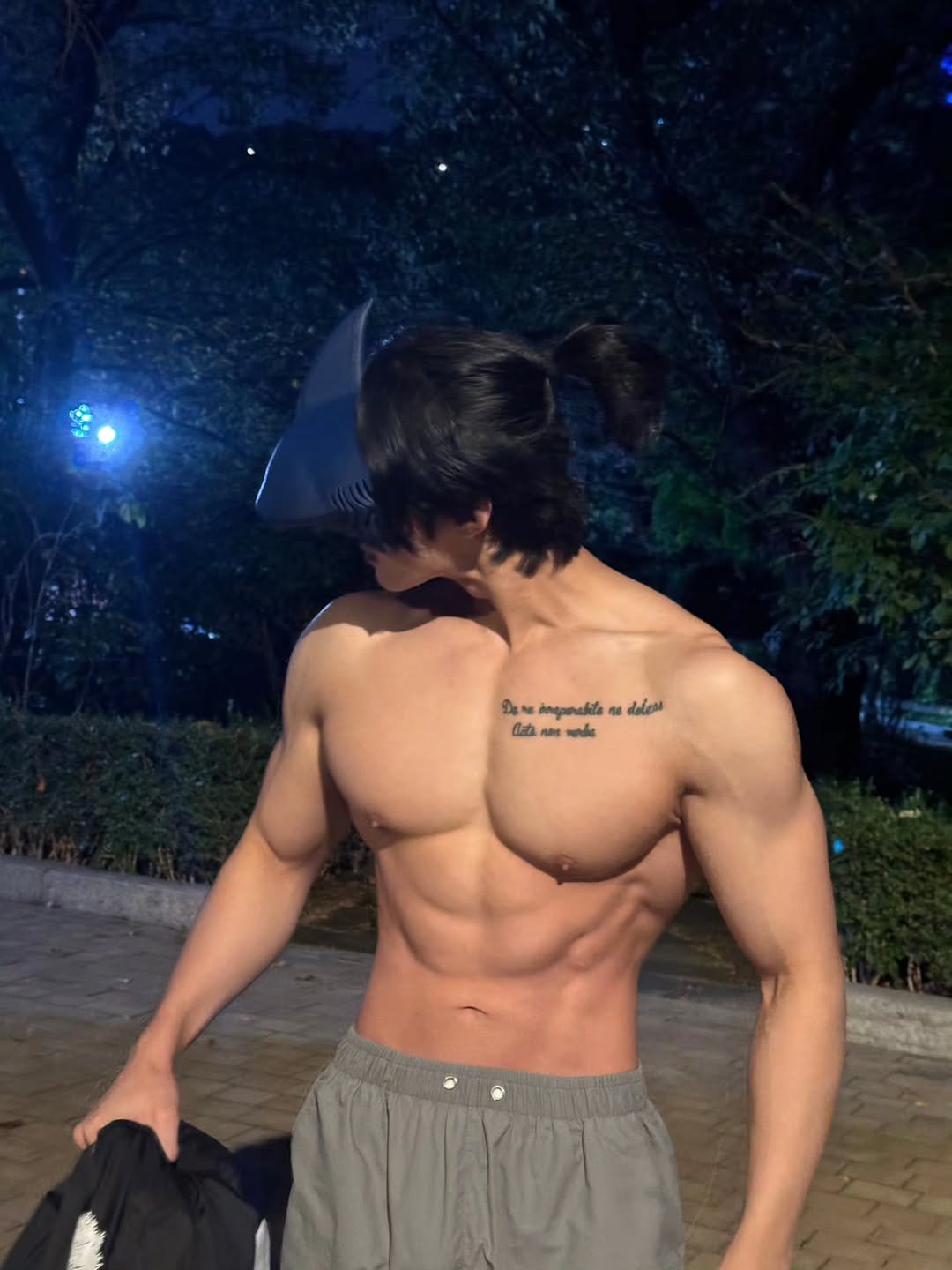 Photo by 이 상현 (박하) on December 03, 2025. May be an image of one or more people, biceps, people bodybuilding, underwear, sweatpants and text.