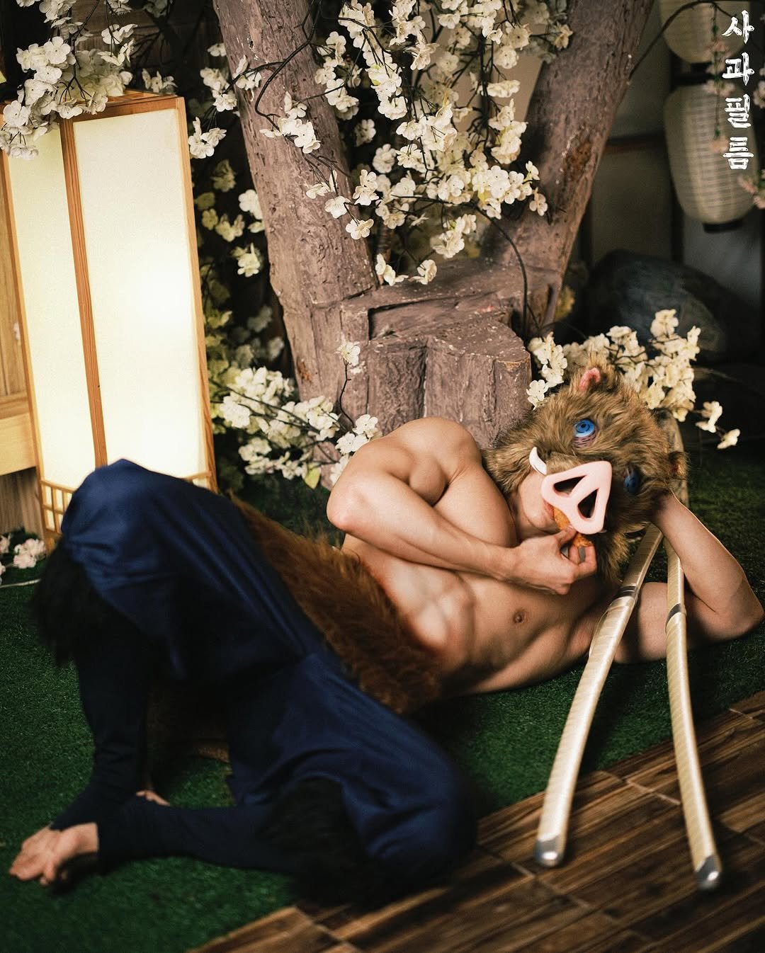 Photo shared by 사과필름 on October 07, 2025 tagging @apple_film0418, @qkrgktkxks, and @1cut.pic. May be an image of 1 person, makeup, headdress, sword, costume and text.