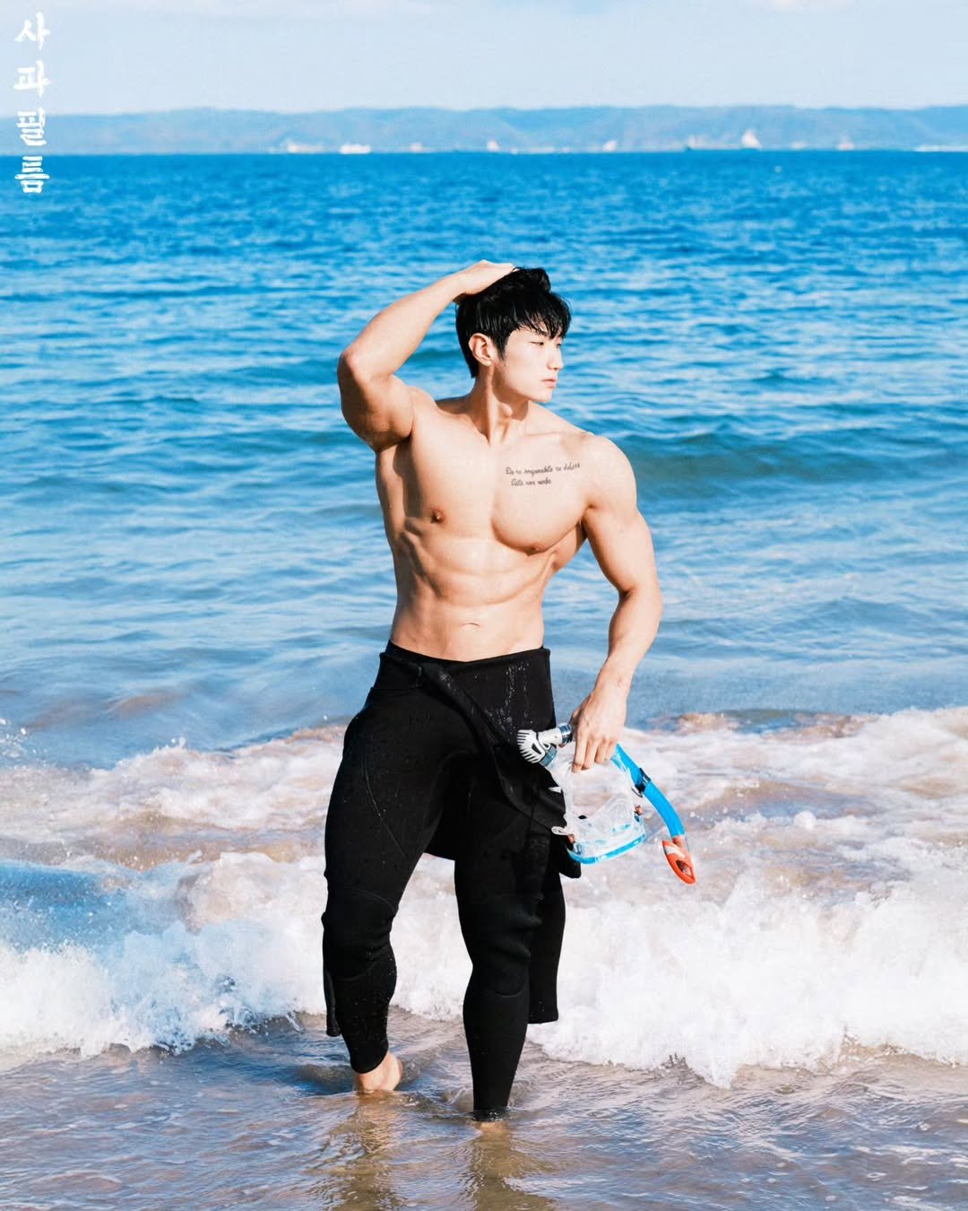 Photo shared by 이 상현 (박하) on June 07, 2025 tagging @apple_film0418. May be an image of 1 person, biceps, body building, beach and text.