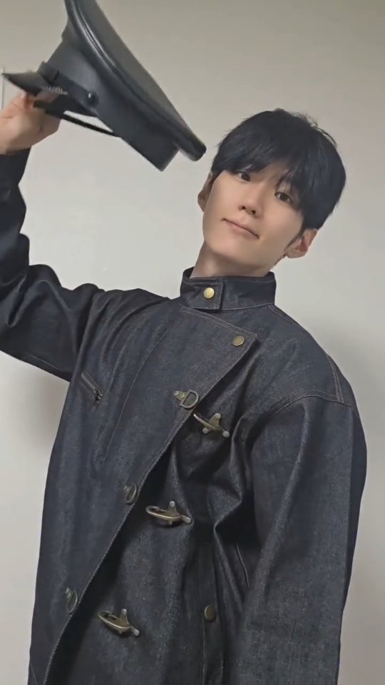 qkrgktkxks 게시물 이미지: 아조씨랑 같이갈까요👨‍✈️