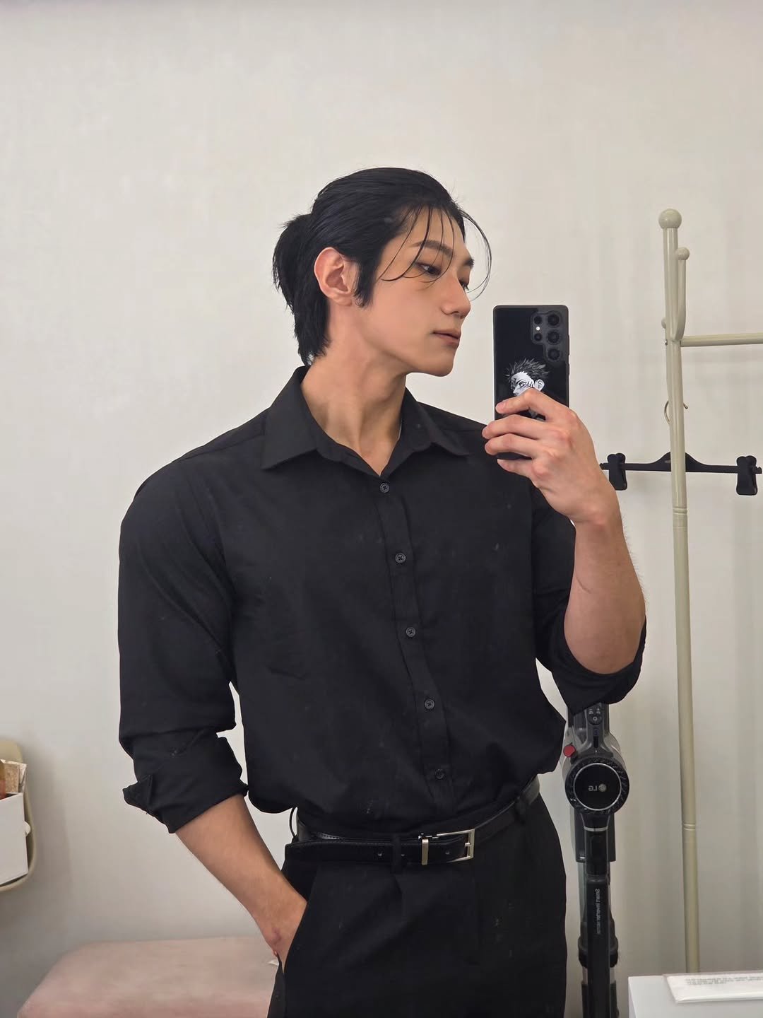 Photo by 이 상현 (박하) on October 13, 2025. May be a selfie of bolo tie and text.