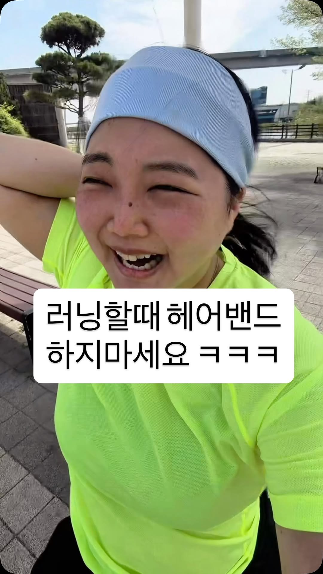 queen_hana93 게시물 이미지: 패션의 완성은 얼굴 .....
다른 사람들은 러닝조끼입어도 멋지고 헤어밴드 해도...