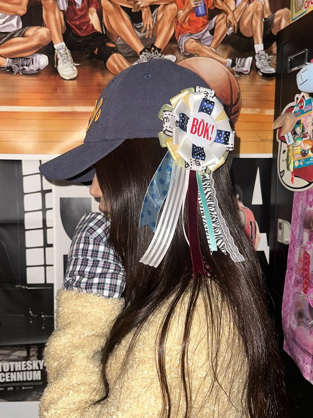 Photo by 소연 Soyeon on January 15, 2026. May be an image of one or more people, braids, hat, headdress, beret, headband, barrette and text.