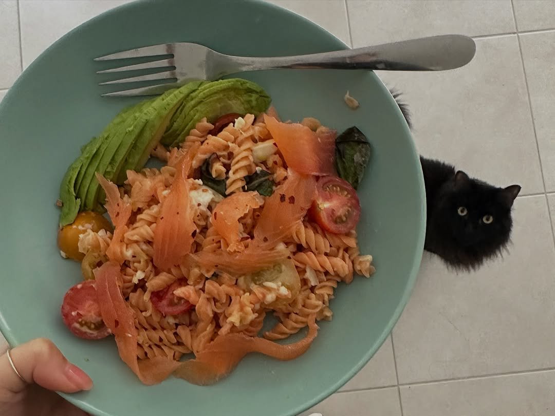 Photo by 소연 Soyeon on September 21, 2025. May be an image of smoked salmon, poached egg, avocado and text.
