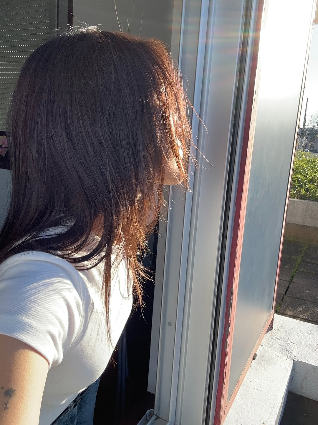 Photo by 소연 Soyeon on December 16, 2025. May be an image of one or more people, blonde hair, long hair, window and text.