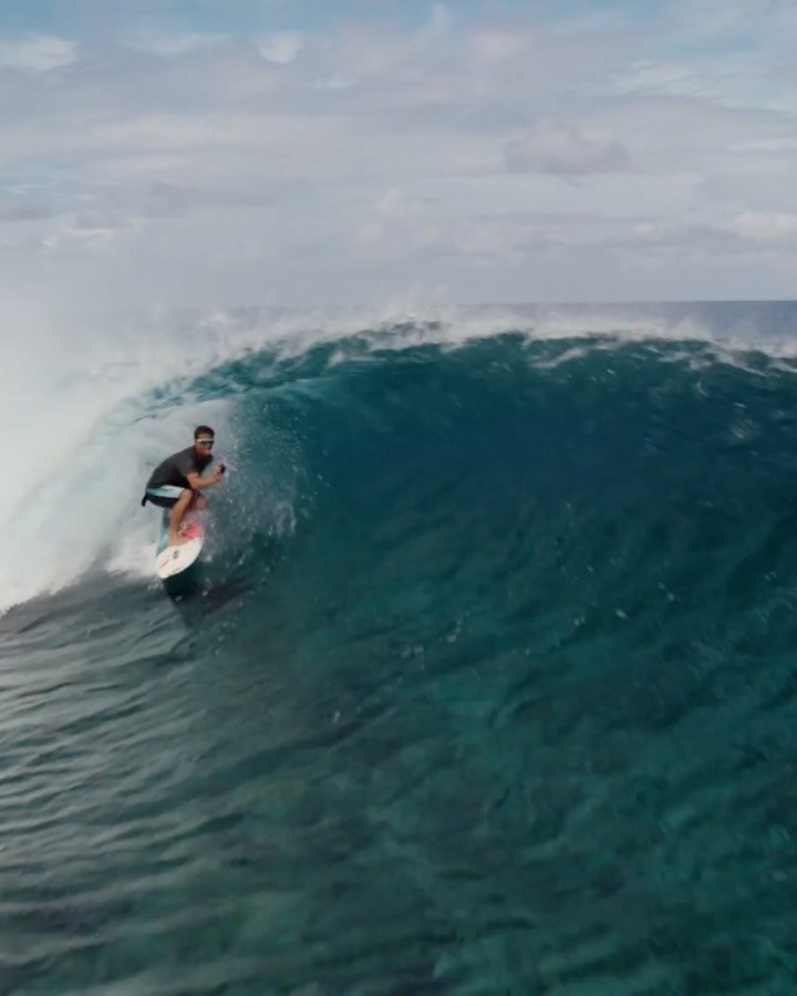 quiksilver 게시물 이미지: POV vs Land vs Drone. Swipe right for your...