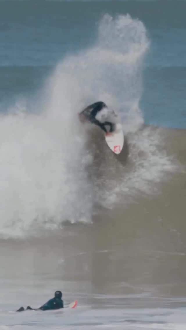 quiksilver 게시물 이미지: @thiagopasseri1, giving the #kotg26 judges...