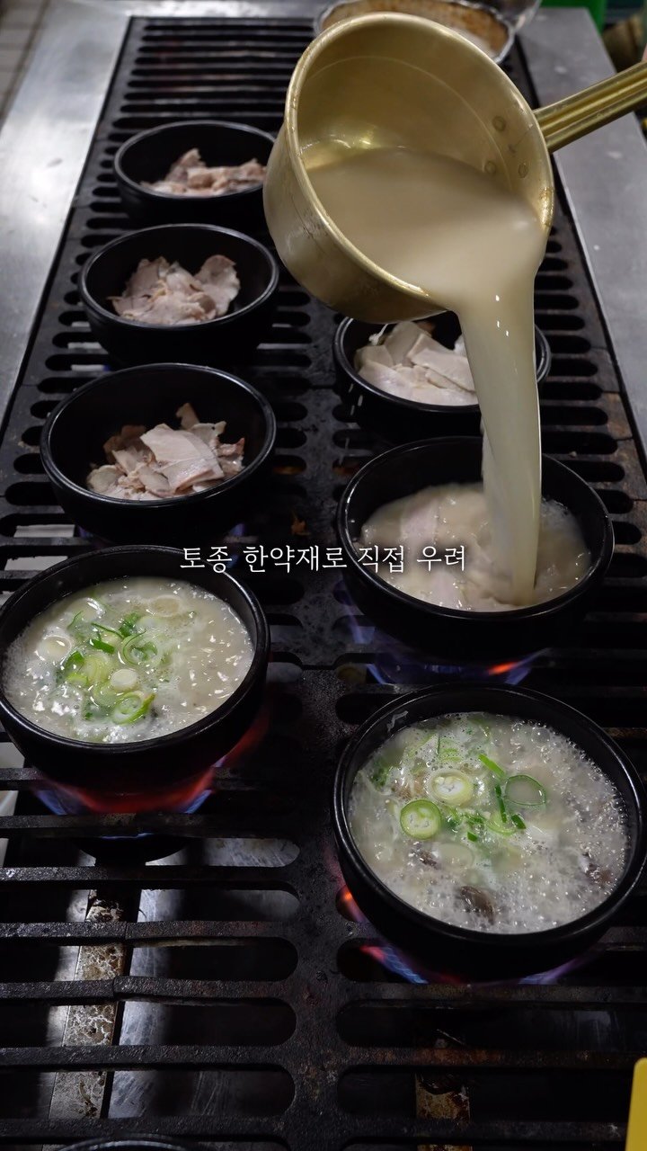 quokka_muktam 게시물 이미지: 해운대에는 다녀간 친구들마다 
맛있다고 극찬을 한
유명인 싸인들로 도배 된 맛집이...