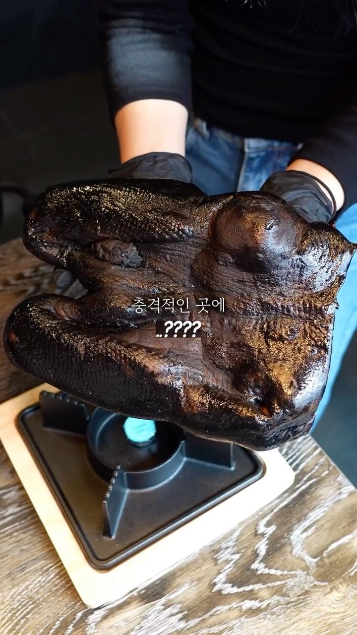 quokka_muktam 게시물 이미지: 숯검댕이 고기의 정체는..??

여기는 호텔에서 40만원 하는 오리고기를
단돈...