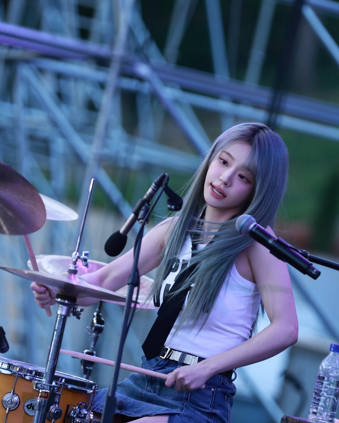 Photo by QWER on April 26, 2026. May be an image of one or more people, hair, concert and text.