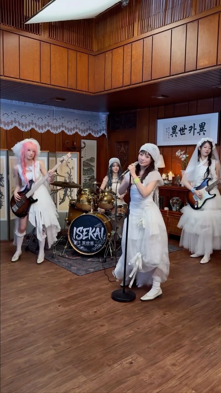 qwerband_official 게시물 이미지: ISEKAI QWER