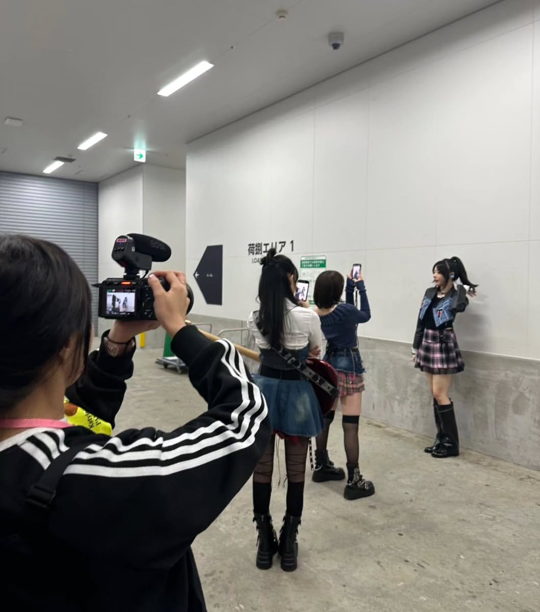 Photo shared by QWER_5F on February 24, 2024 tagging @i_am_young22, @magenta_6262, @siyo.co.kr, and @qwerband_official.