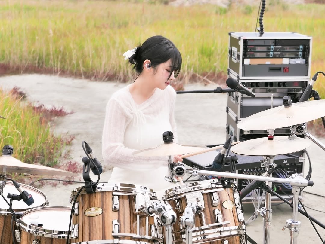 Photo shared by QWER_5F on October 15, 2024 tagging @qwerband_official.