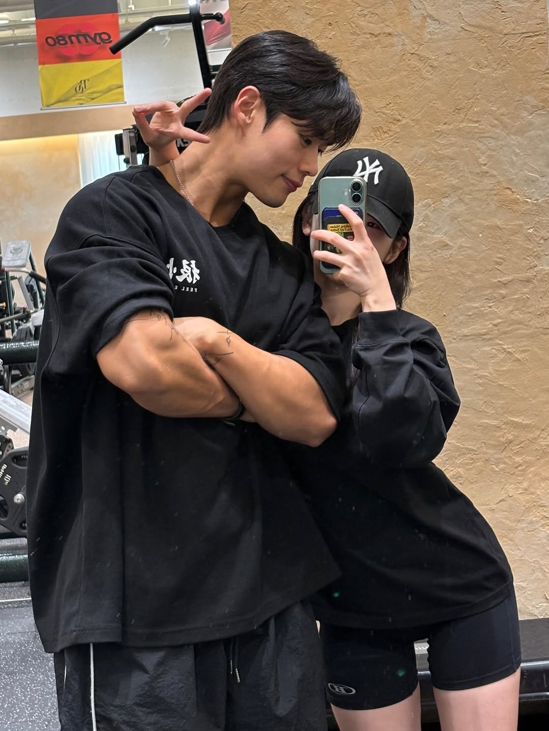 r_imrimm 게시물 이미지: 남편이랑 같은 업계에 있다는 건 

나침반의 역할을 해주기두🧭

다이죠부 다이죠부...