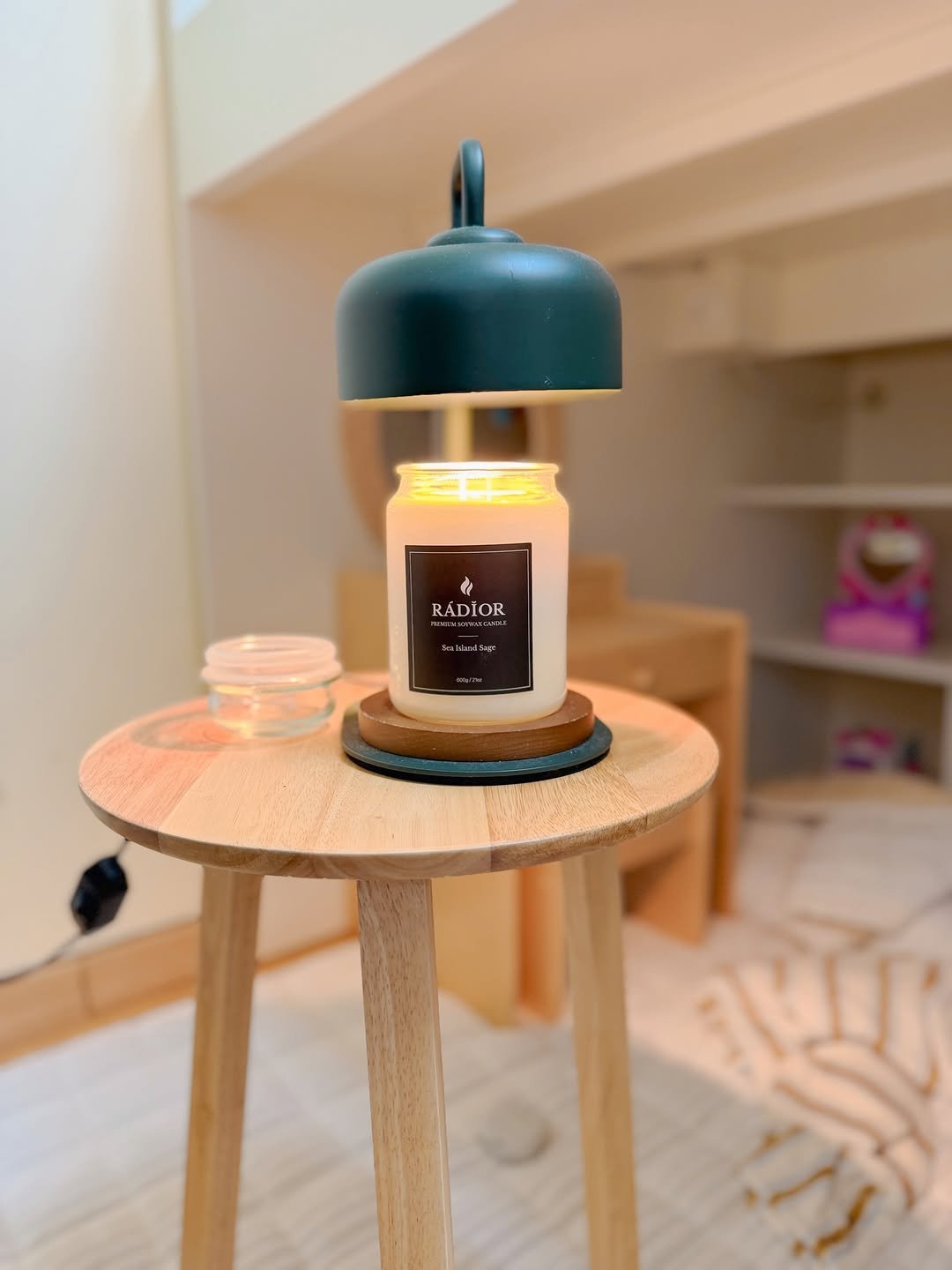 Photo by 득템이맘 😁서가람 on January 14, 2026. May be an image of candle, canister, spice rack, jar, lantern and text.