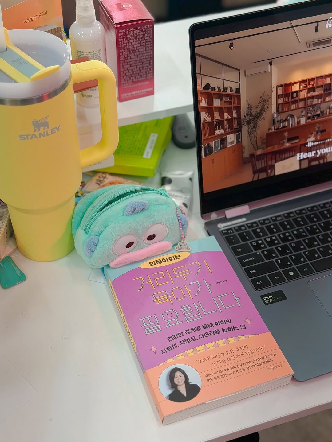 Photo by 득템이맘 😁서가람 on January 15, 2026. May be an image of studying, diary, tablet, binder, mouse pad, desk, water bottle, laptop, clipboard, hand cream, office and text.