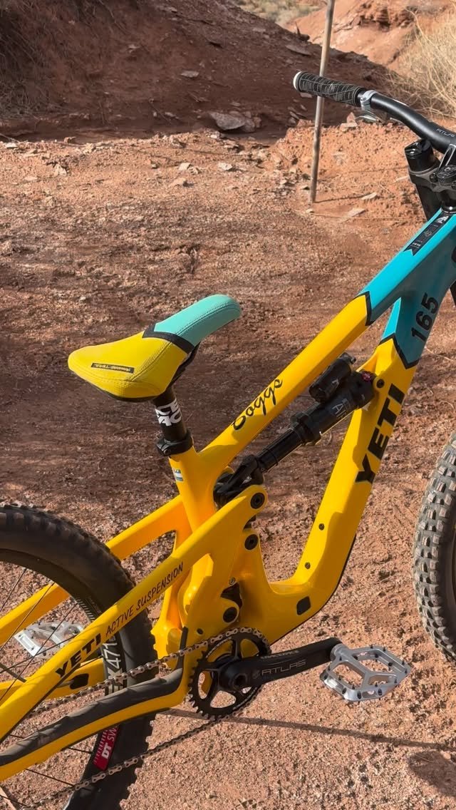 raceface 게시물 이미지: Friday freeride. 😎

It’s November now, but...