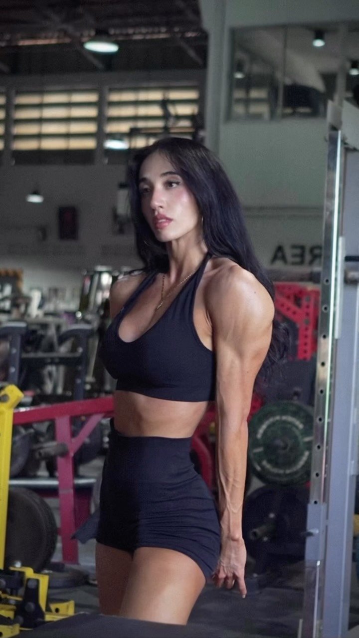 rachel_miks 게시물 이미지: Time to grow 🖤

wearing @vqfit @vqfitwomen...