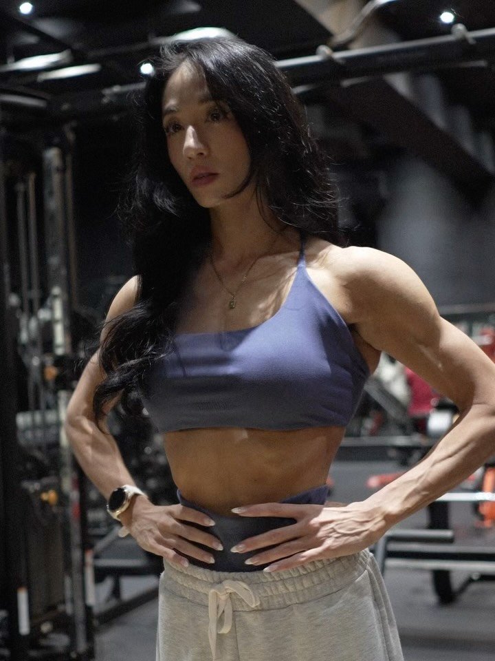 rachel_miks 게시물 이미지: Peak Week round 2
7 days out 🇹🇭

wearing...