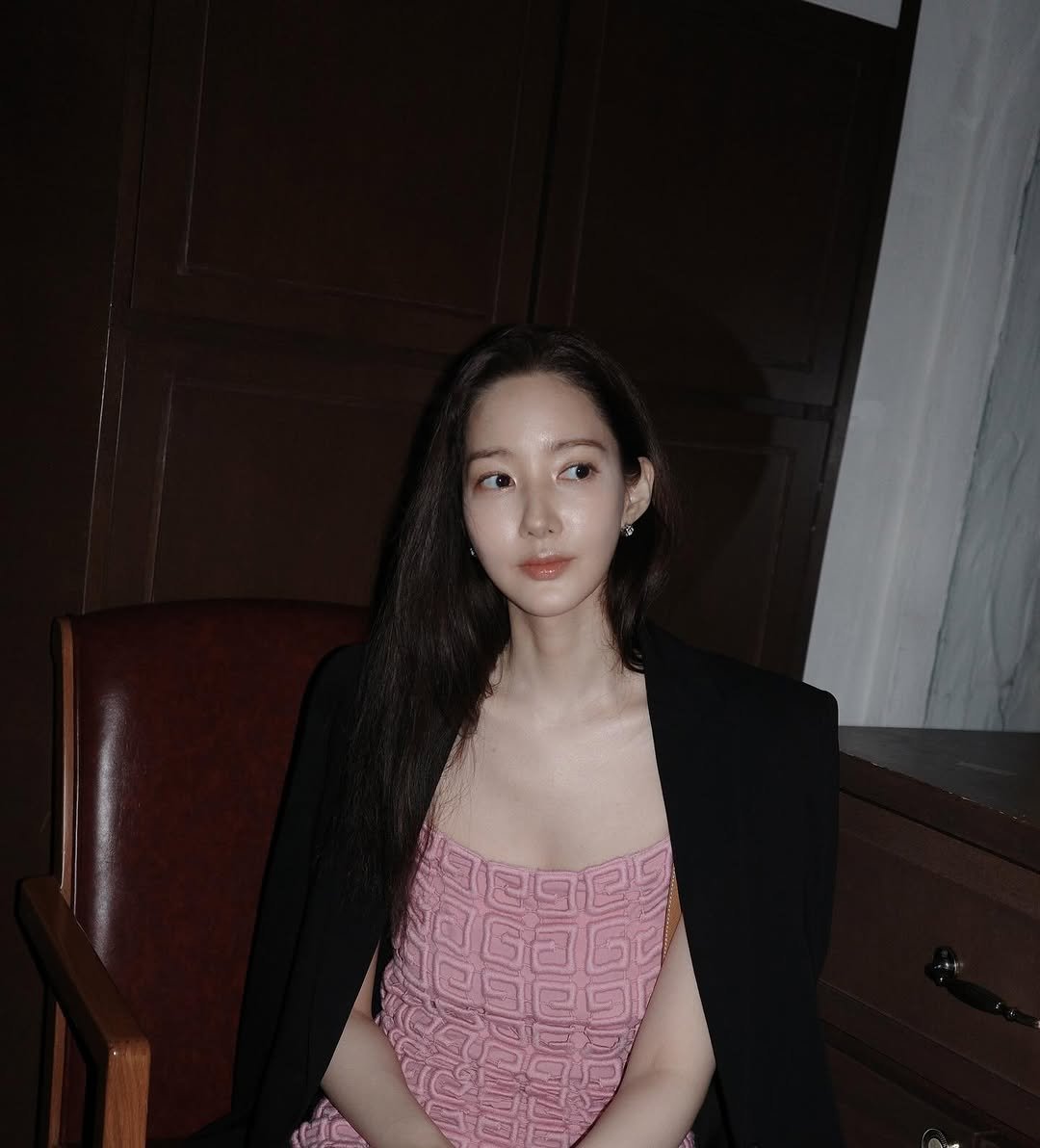 Photo by 박민영 Park Min Young on July 01, 2025. May be an image of 1 person, makeup, hair, top, dress, blazer and text.