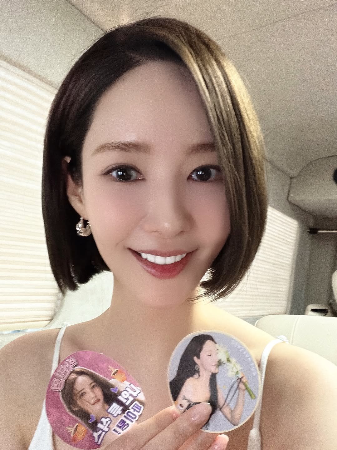 rachel_mypark 게시물 이미지: 피곤한 이지에게 힘을 주는 우리 홍콩콩알팬클럽🫶🏻 대만콩알팬클럽🫶🏻 love u all 🤍