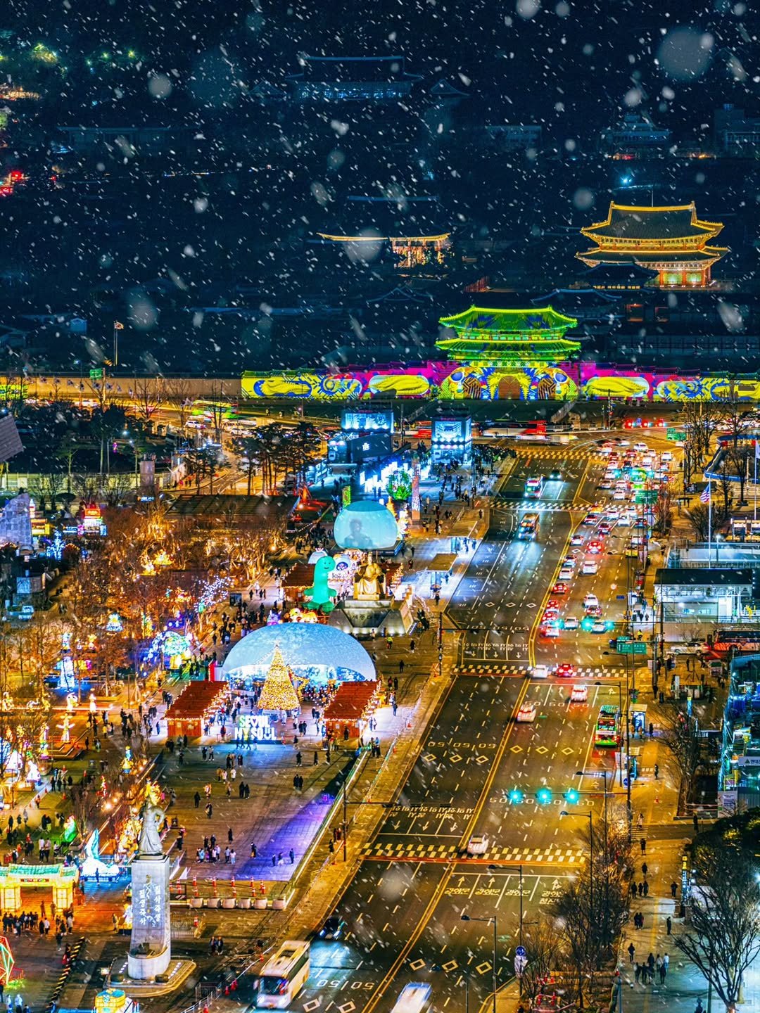 Photo by 래구월드 - 정래구 on November 24, 2025. May be an image of street, snow, night and text.