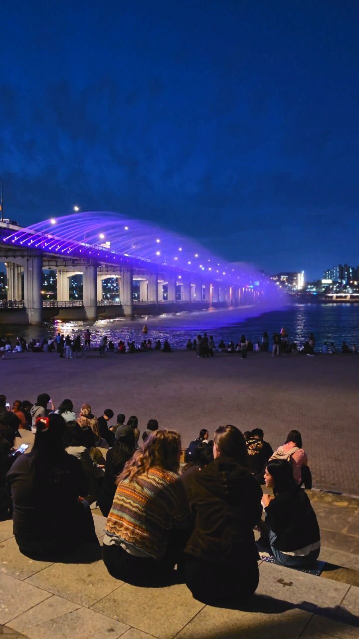 raegu9 게시물 이미지: 반포한강공원은 7시30분 부터 진짜다 🥺
#반포한강공원 #무지개분수 #서울야경 #서울 #야경