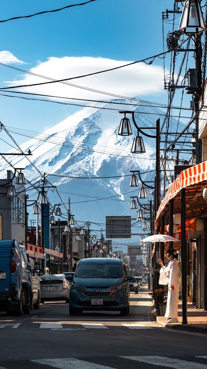 raegu9 게시물 이미지: 일본여행중 여기만 사람이 몰려있어요..

📍혼쵸거리

후지산이 보이는 일자길로...