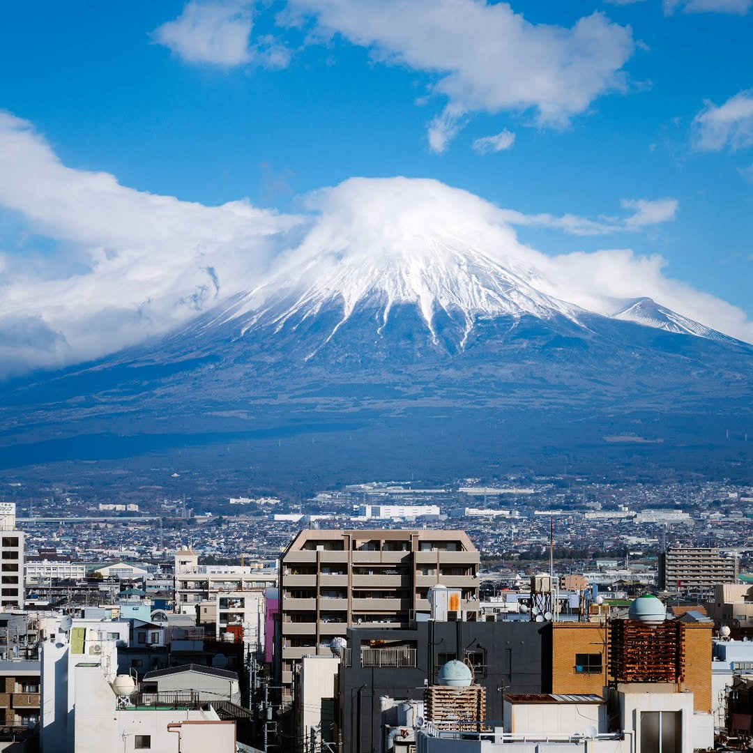 raegu9 게시물 이미지: 압도되는 크기의 후지산

📌 후지역

#japan #mtfuji