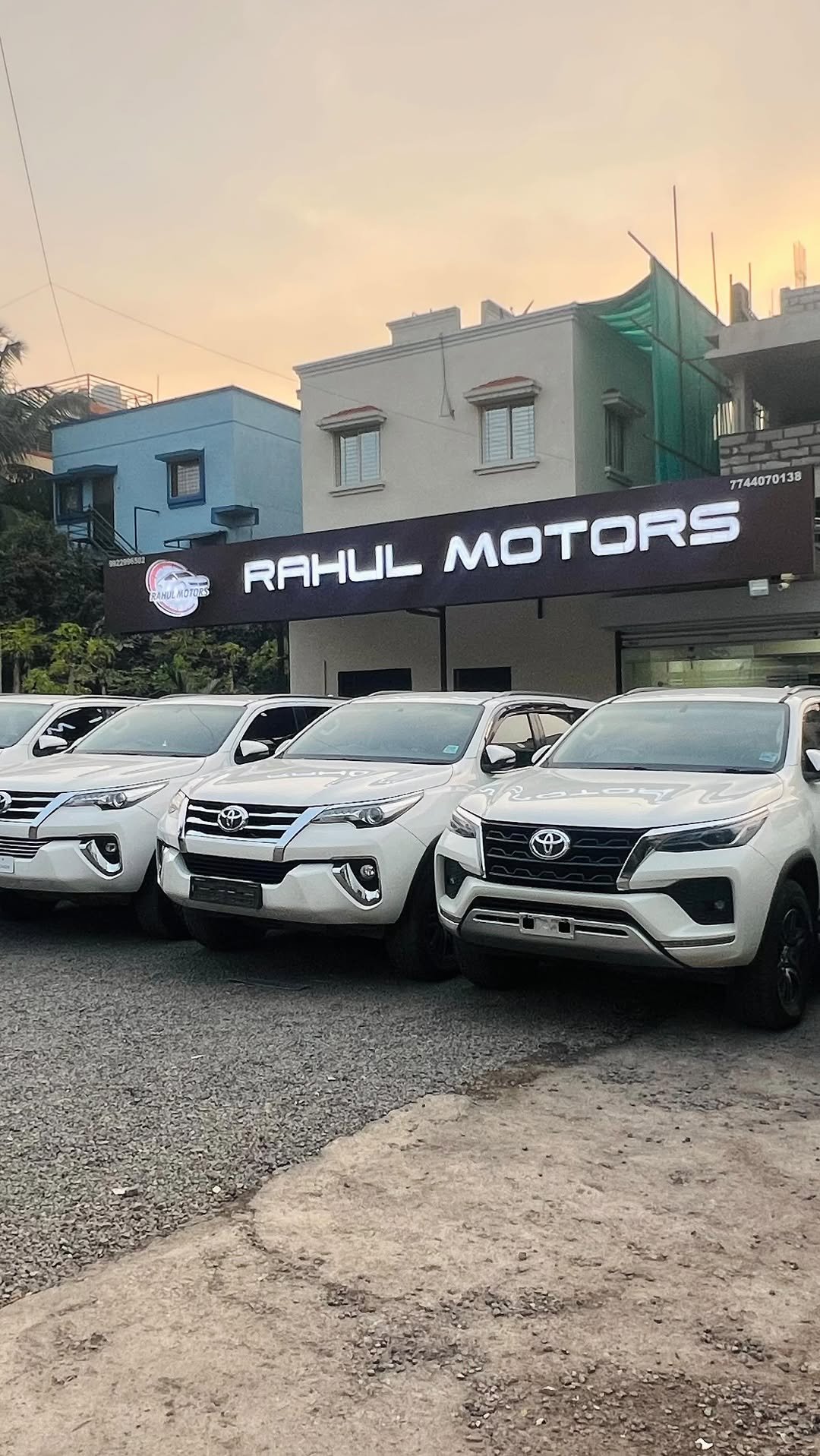 rahul__motors 게시물 이미지: 🔥 New Stock FORTUNER / ENDEAVOUR 🐘

☎️...
