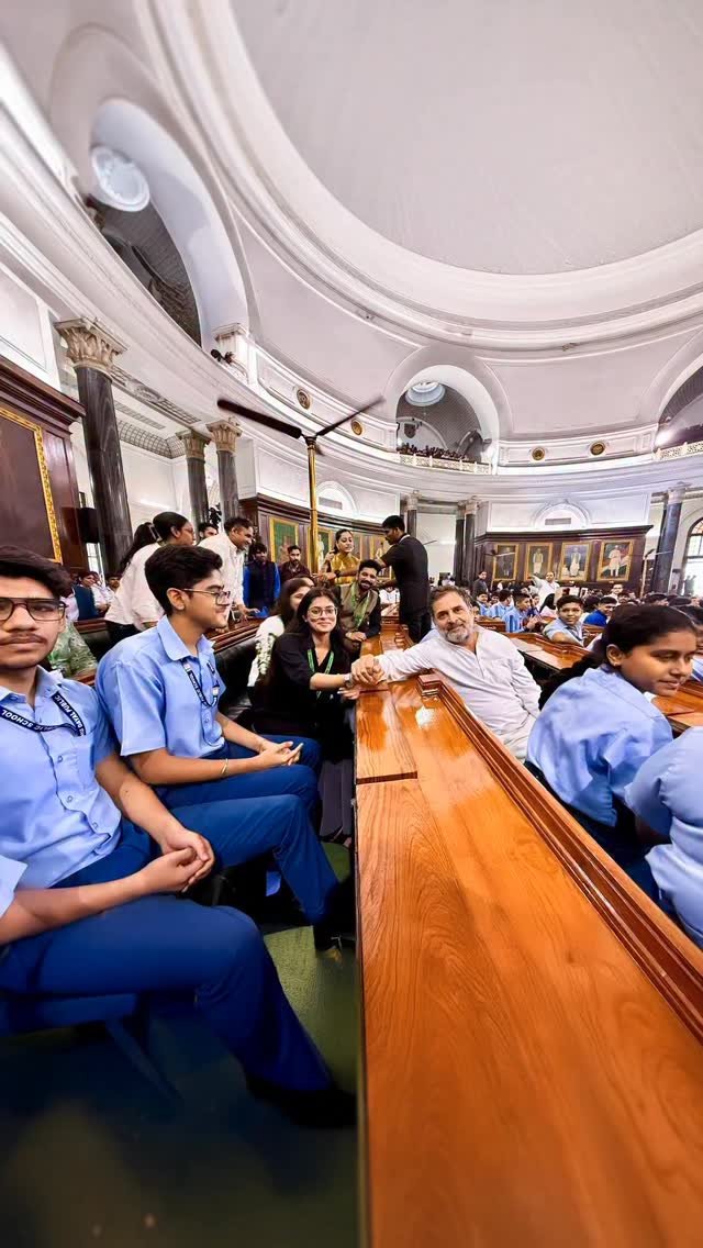 rahulgandhi 게시물 이미지: संसद में स्कूली छात्रों से मिलकर बहुत अच्छा...