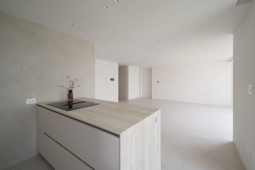 rainbow.design_interior 게시물 이미지: .
빛과 결, 그리고 쉼.
삼성동 힐스테이트 33py
공간이 바뀌면 삶의 태도도...