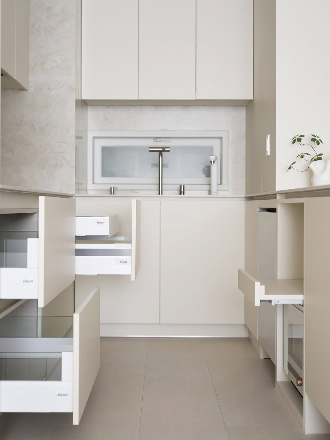 Photo by 레인보우디자인 | 강남인테리어 | 아파트인테리어 | 하이엔드인테리어 on February 02, 2026. May be an image of sink, cabinet, rack, indoors, kitchen and text.