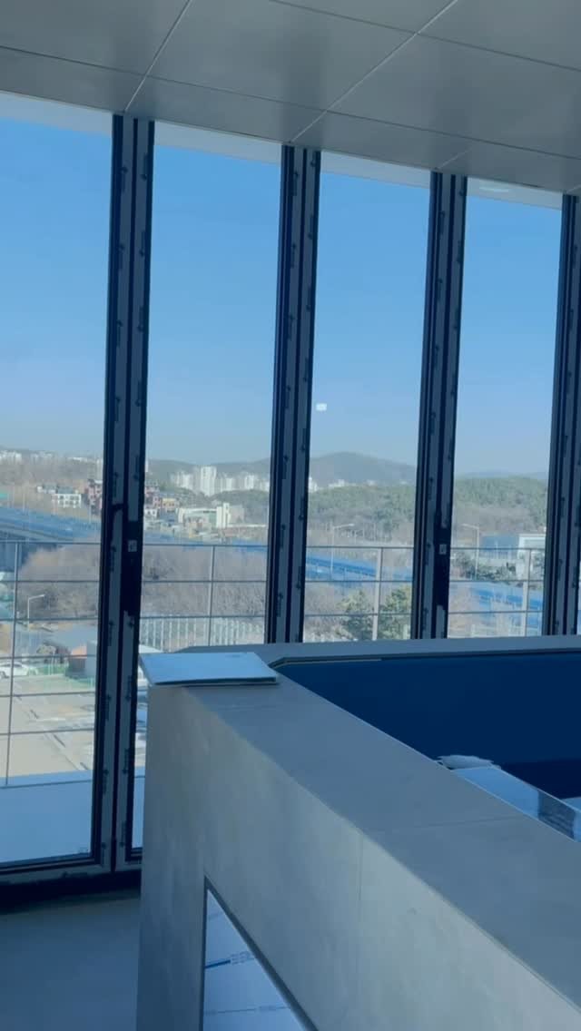 rainbow.design_interior 게시물 이미지: .
여름엔 역시 물멍이 정답
저희가 만든 이 공간에서
잠시 더위는 잊고...