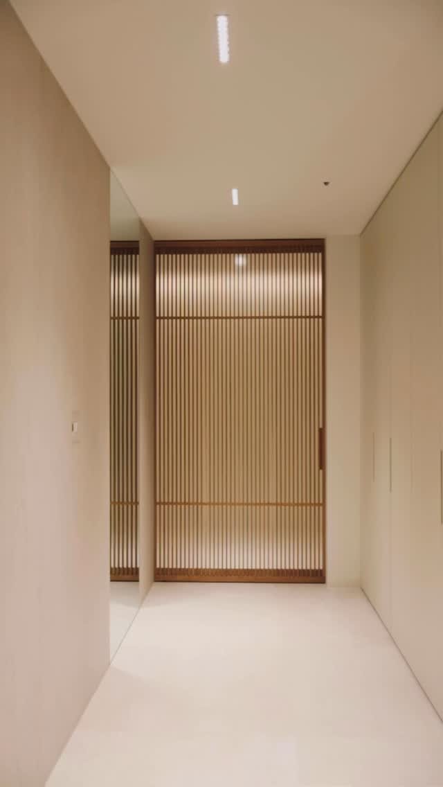rainbow.design_interior 게시물 이미지: 감각적인 조명과 간결한 라인,
그리고 따뜻한 우드 포인트가 어우러진 이...
