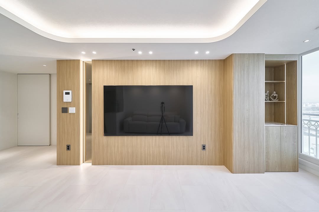 Photo by 레인보우디자인 | 강남인테리어 | 아파트인테리어 | 하이엔드인테리어 on December 16, 2025. May be an image of lighting, sofa, screen, living room, indoors and text.