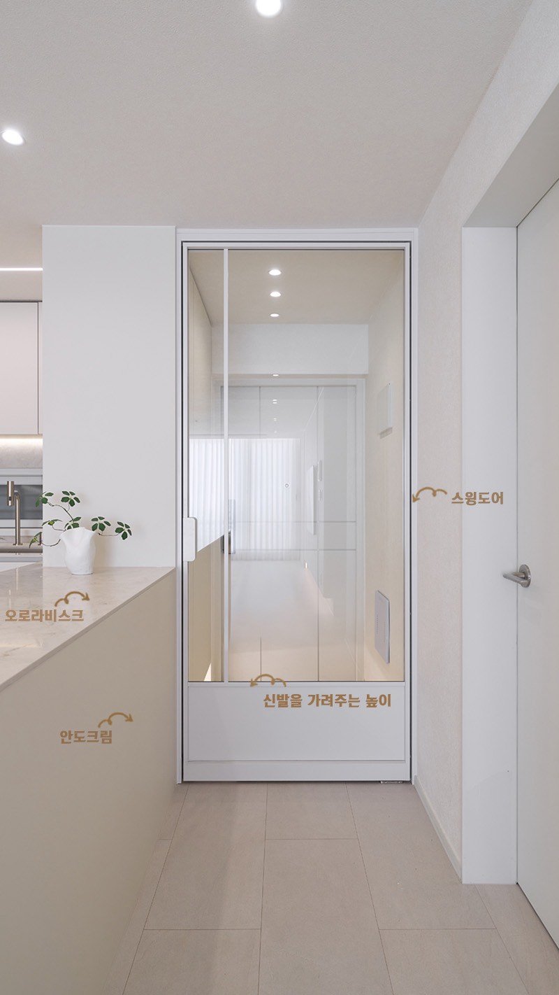 rainbow.design_interior 게시물 이미지: .
양방향으로 열리는 스윙도어 중문 🤍
예쁨은 기본, 기능은 그 이상입니다.

문을...