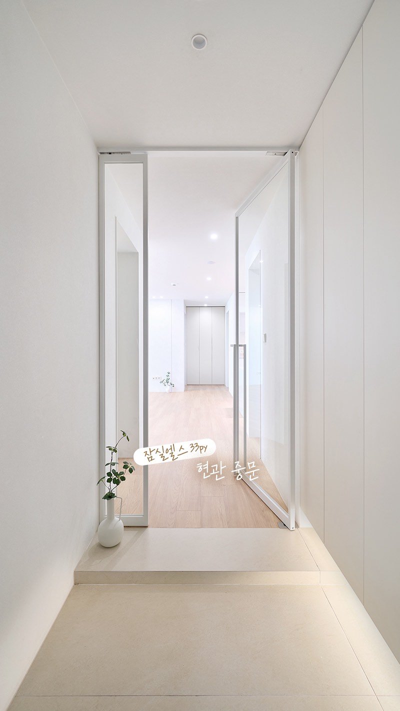 rainbow.design_interior 게시물 이미지: .
✅ 미니멀 현관 디자인 Check Point
1️⃣ 초슬림 비대칭 양방향 중문:...