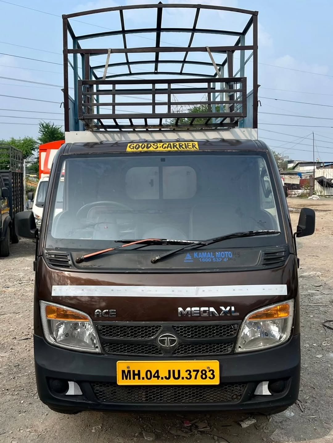 Photo by RAJ MOTORS, मुंबई on October 22, 2025. May be an image of van, windshield, rack, truck and text that says 'GOODSTGARRIER ្រិ KAMALMOTO MOTO KAMAL 10005324 1800 MEGAX VI MH.04.JU.3783 3783 JU.'.