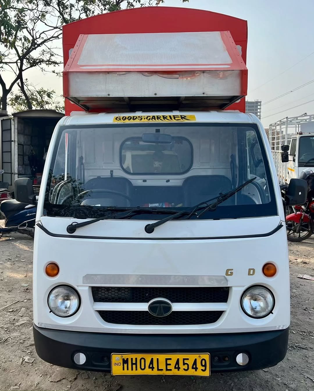 Photo by RAJ MOTORS, मुंबई on November 28, 2025. May be an image of ‎service vehicle, snowplow, van, generator, windshield, truck and ‎text that says '‎GOODSICARRIER AA e IND 0 MH04LE4549 ن‎'‎‎.