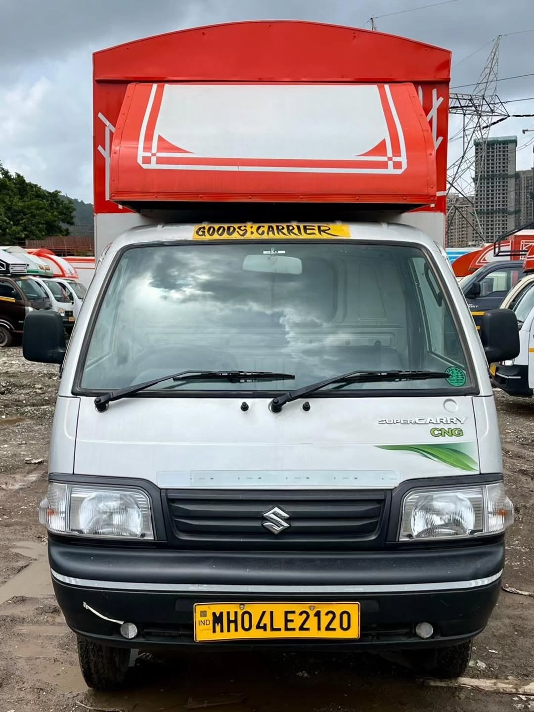 Photo by RAJ MOTORS, मुंबई on September 03, 2025. May be an image of van, minivan, truck, bus and text that says 'GOODSICARRIER GOODS :CARRIER शन صف- UPERGARRY ARRN CNG ND MH04LE2120'.