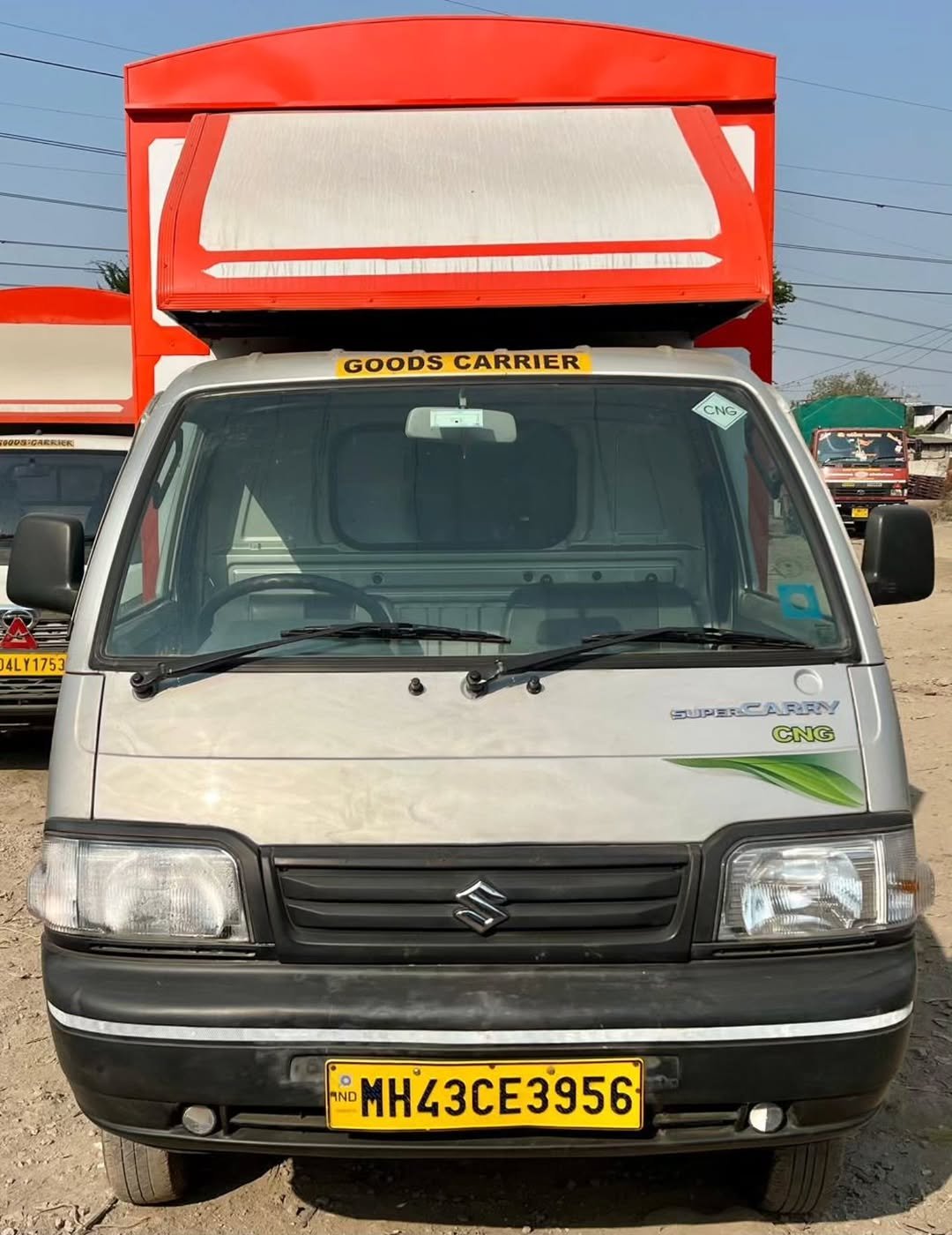 Photo by RAJ MOTORS, मुंबई on December 05, 2025. May be an image of van, bus, truck and text that says 'ODRICAERIEK GOODSCARRIER GOODS CARRIER CNG 4LY1753 SUPERCARRY SUPERCARRN CNG AND MH43CE3956 MH'.