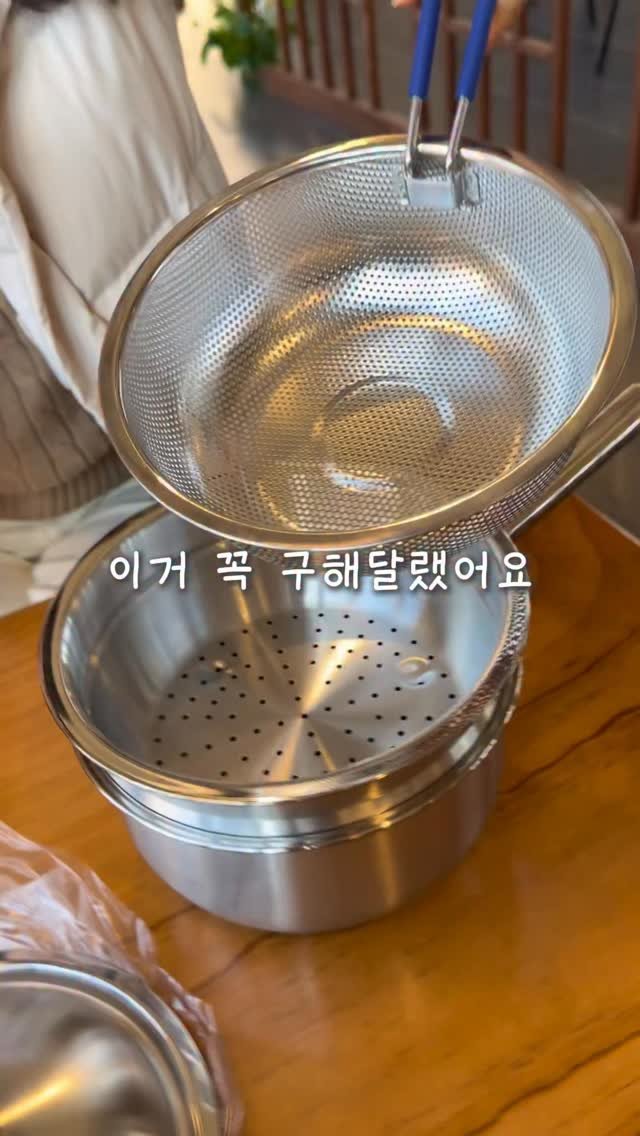 ramisalrim 게시물 이미지: 아니. 냄비 하나 사려고했는데 품절이래🔥🔥🔥
난 지금 당장 갖고 싶은데‼️
나...