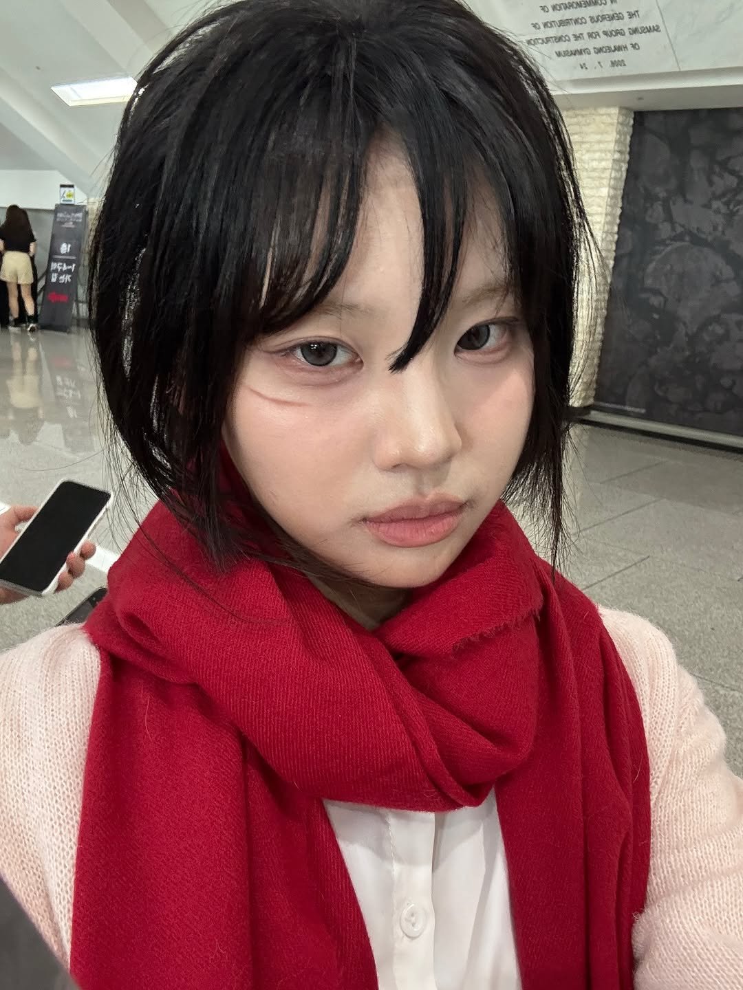 Photo by 람누끼 on June 02, 2025. May be an image of 1 person, bangs and duffle coat.