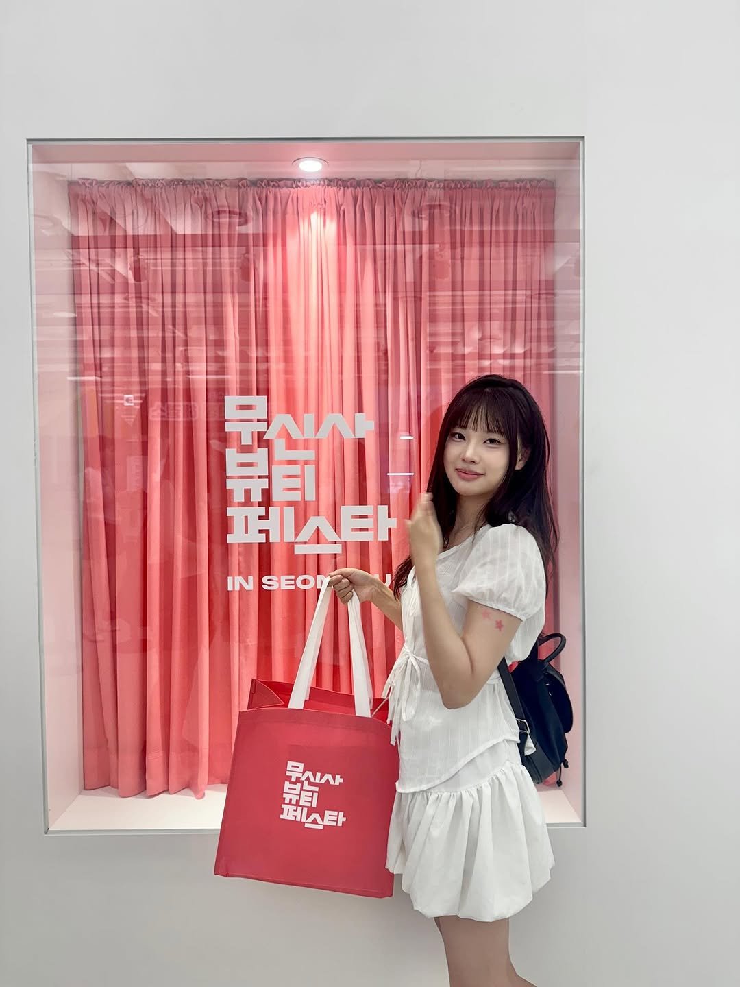 Photo by 람누끼 on August 29, 2025. May be an image of 1 person, hair and text that says '禁 早日 「自 AИЛEΉ 타 T IN INSEO SEO 물신사 S mлb 뷰티 페스타'.