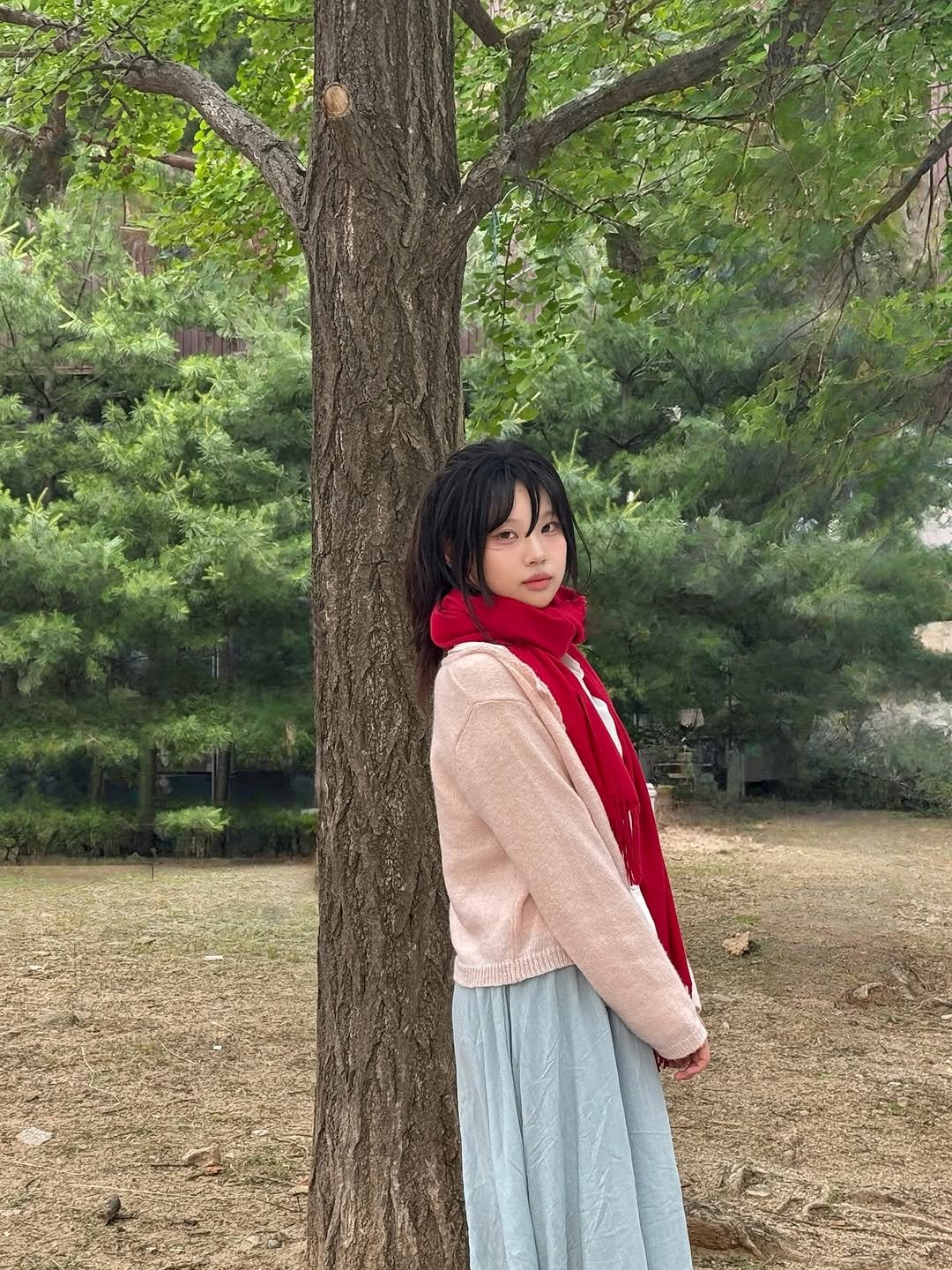 Photo by 람누끼 on June 14, 2025. May be an image of 1 person, duffle coat and tree.