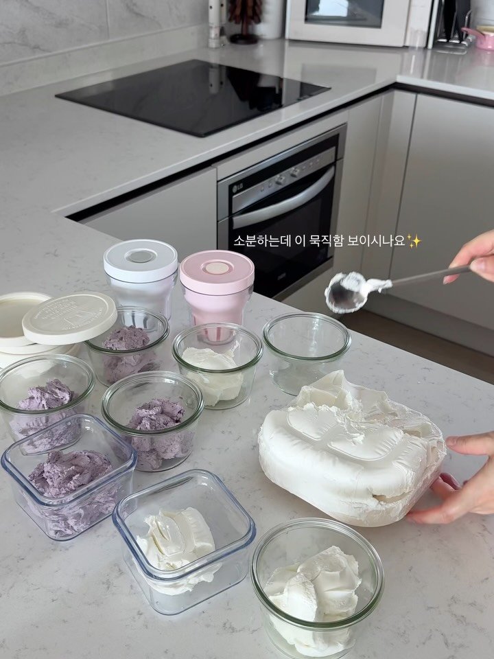 ramy__home 게시물 이미지: 미쳐버린 물가에 그릭요거트 쪼꼬만거 하나 
사려고 하면 손 덜덜 떨리죠…🫠

꾸덕...