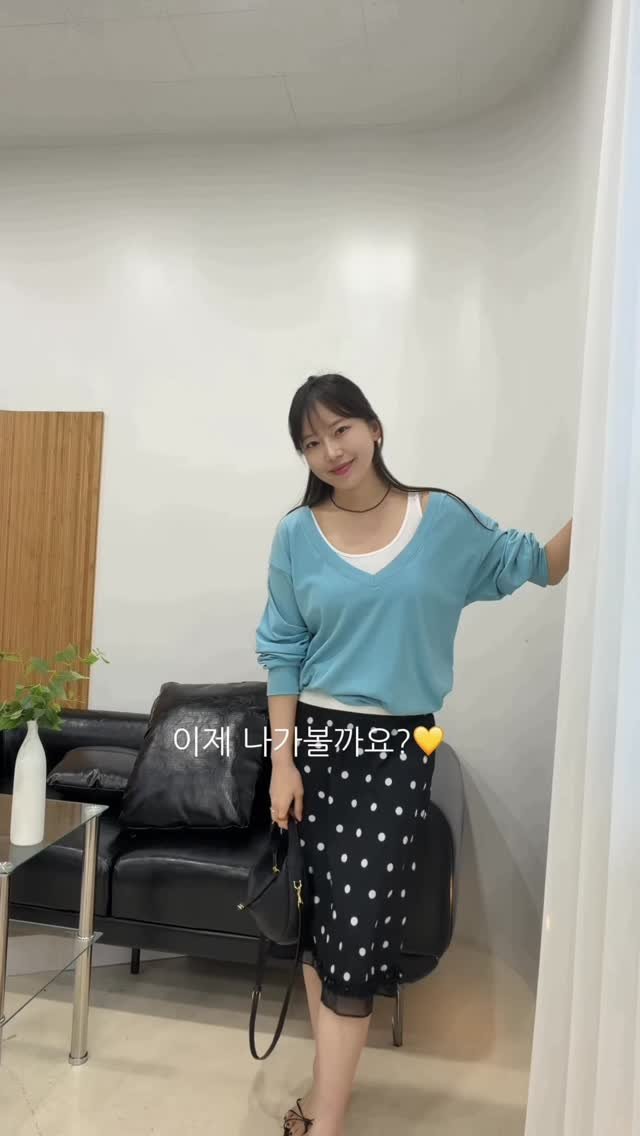 rangbe__ 게시물 이미지: 후들거리는 가벼운 코튼원단 맨투맨 티셔츠입니다. 한여름에도 나시 입고 툭 걸쳐입기...