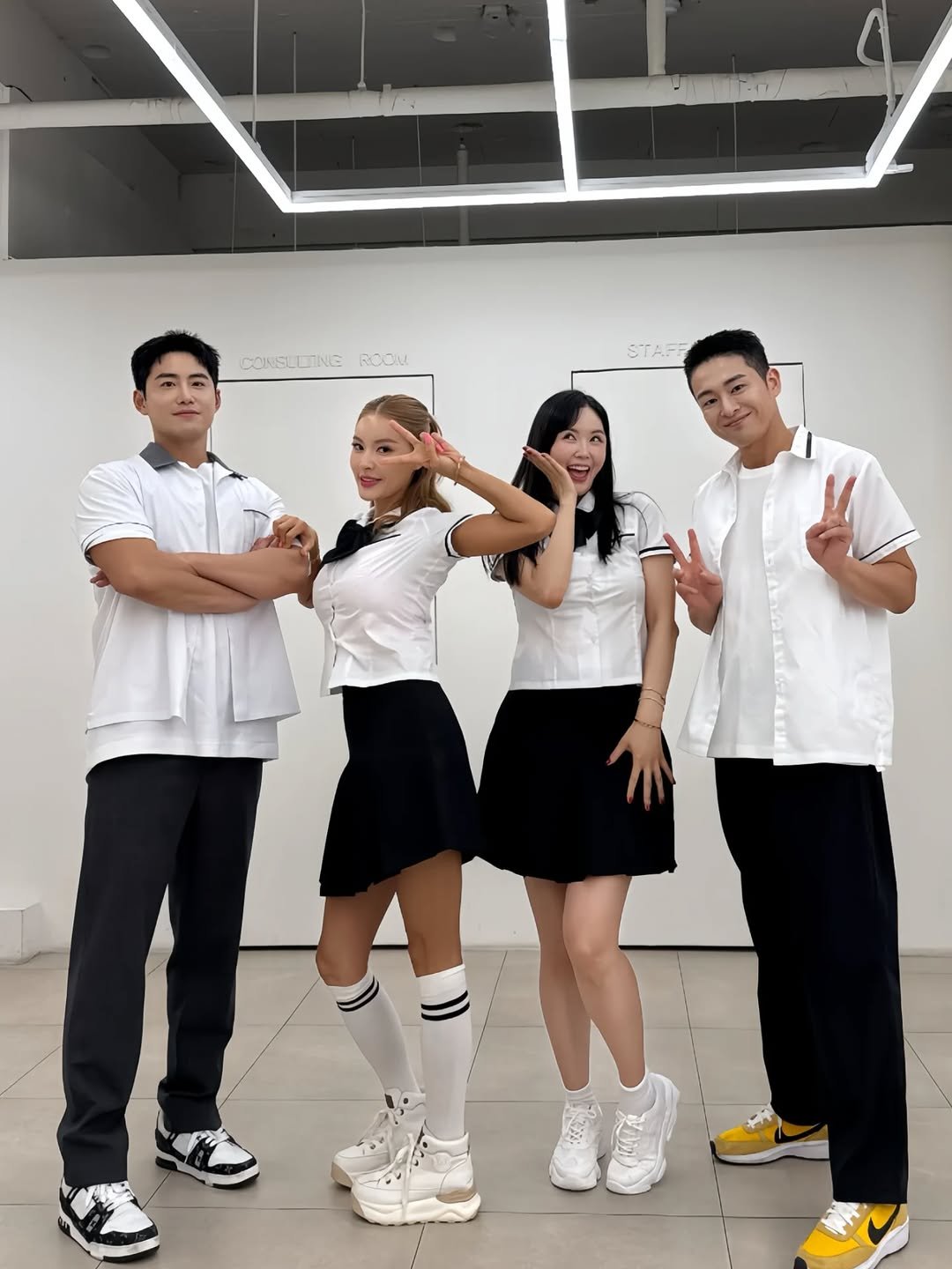 Photo by 이모란 on September 10, 2025. May be an image of 4 people, bangs, costume, top and text.